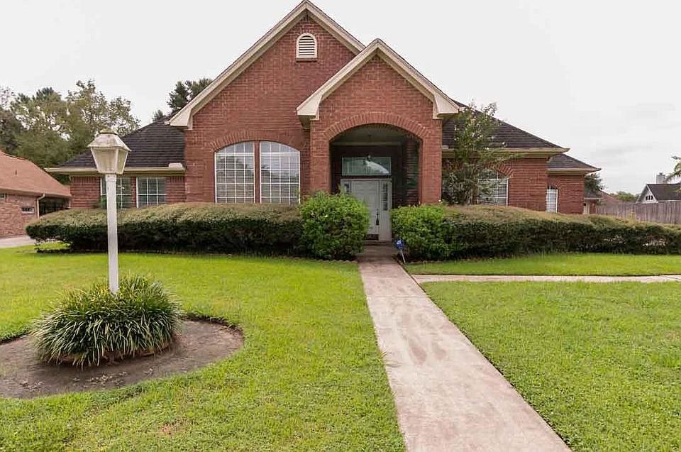 1st image of 8015 Doral Dr
