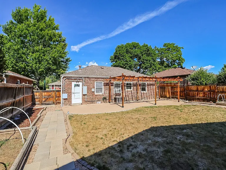 2856 Elm St — Photo 18