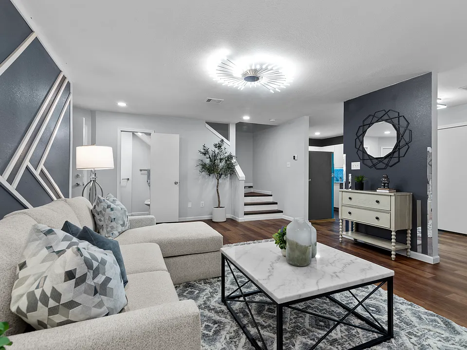 212 Creek Cove Dr
