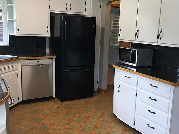 4th image of 2996 Englewood Dr