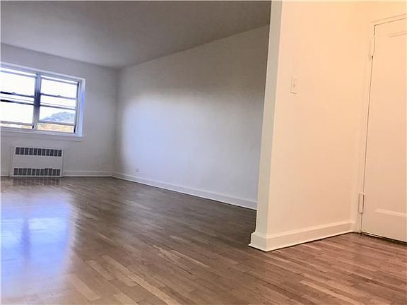 2nd image of 13725 83rd Ave APT 4V