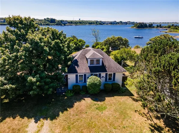 39 Franks Neck Rd, Narragansett, RI 02882