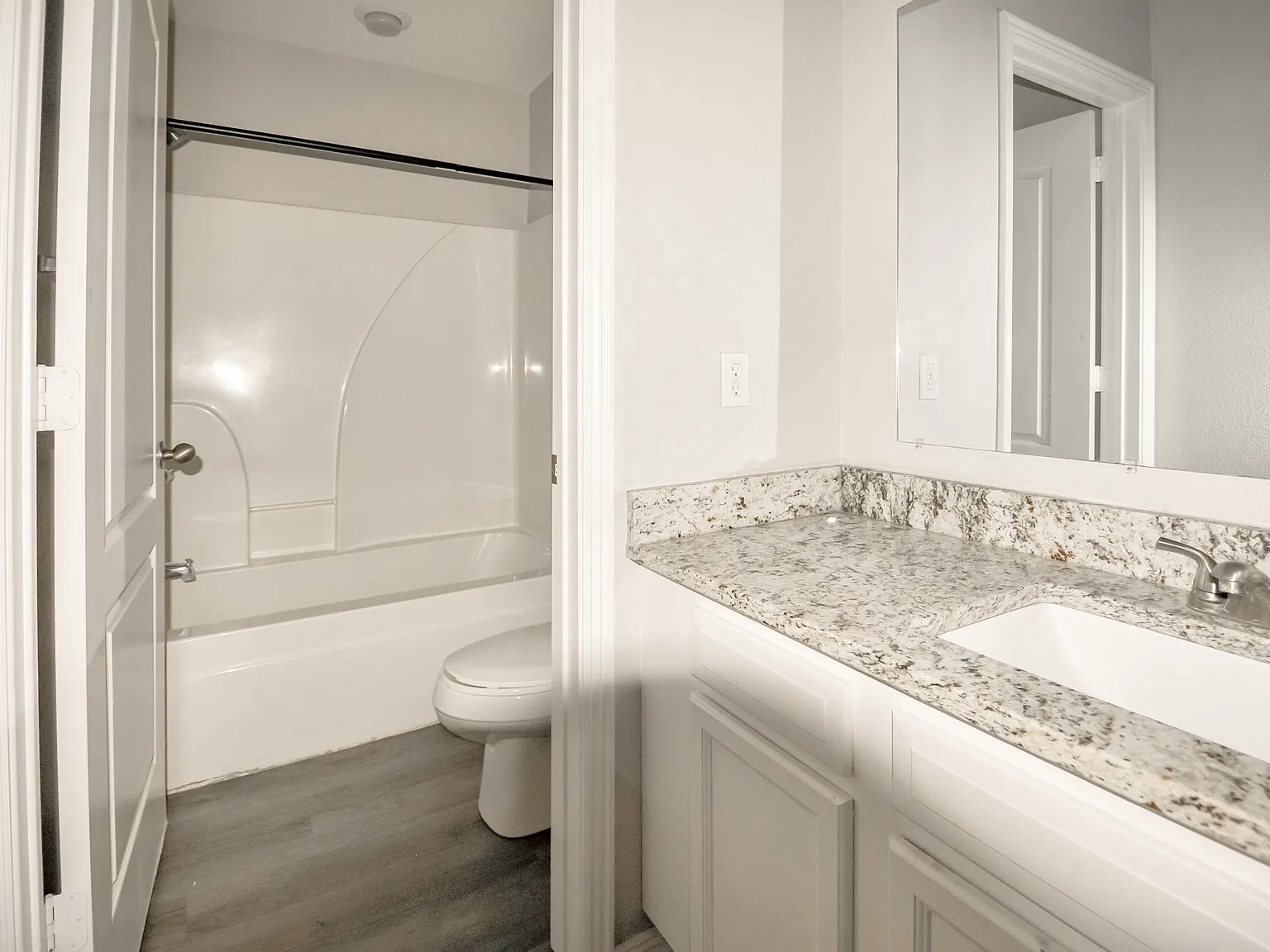 1446 West Netherland Way - 3 — Photo 2