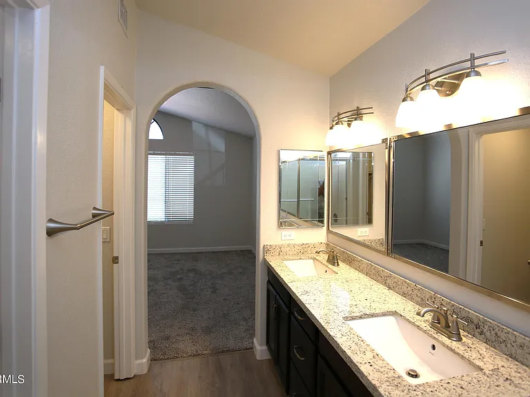 924 E Manor Dr — Photo 21