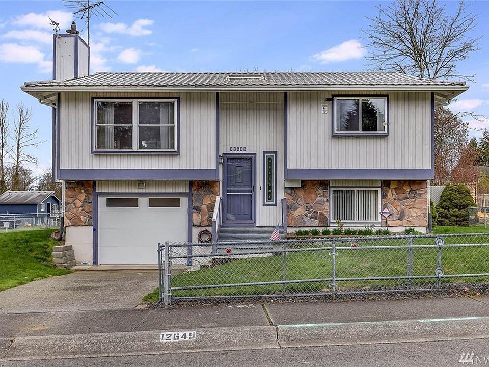 Meticulously maintained 3 bedroom/1.5 bathroom home in Kent