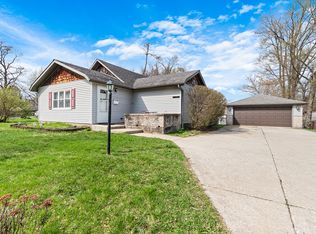 10 NE Circle Dr, Joliet, IL