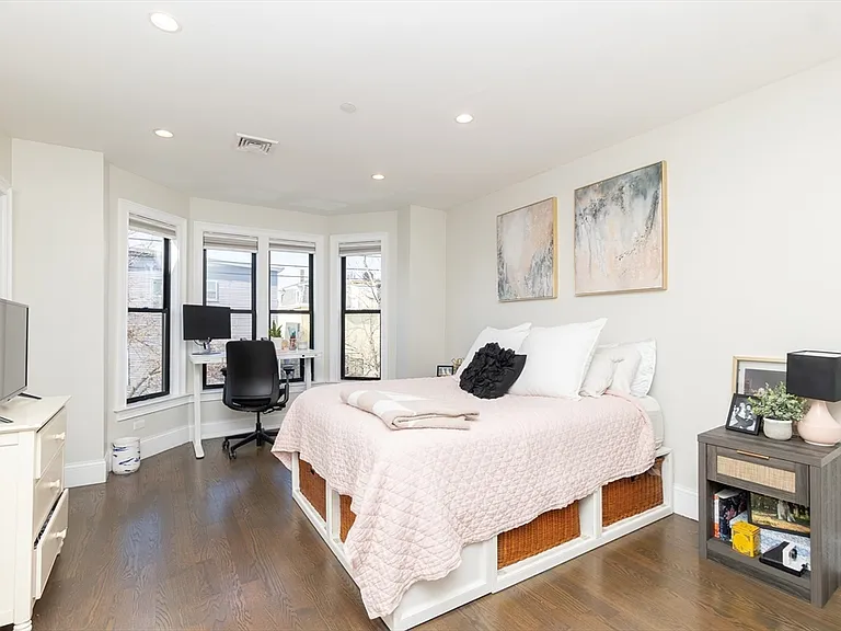 498 Sumner St #PENTHOUSE — Photo 11