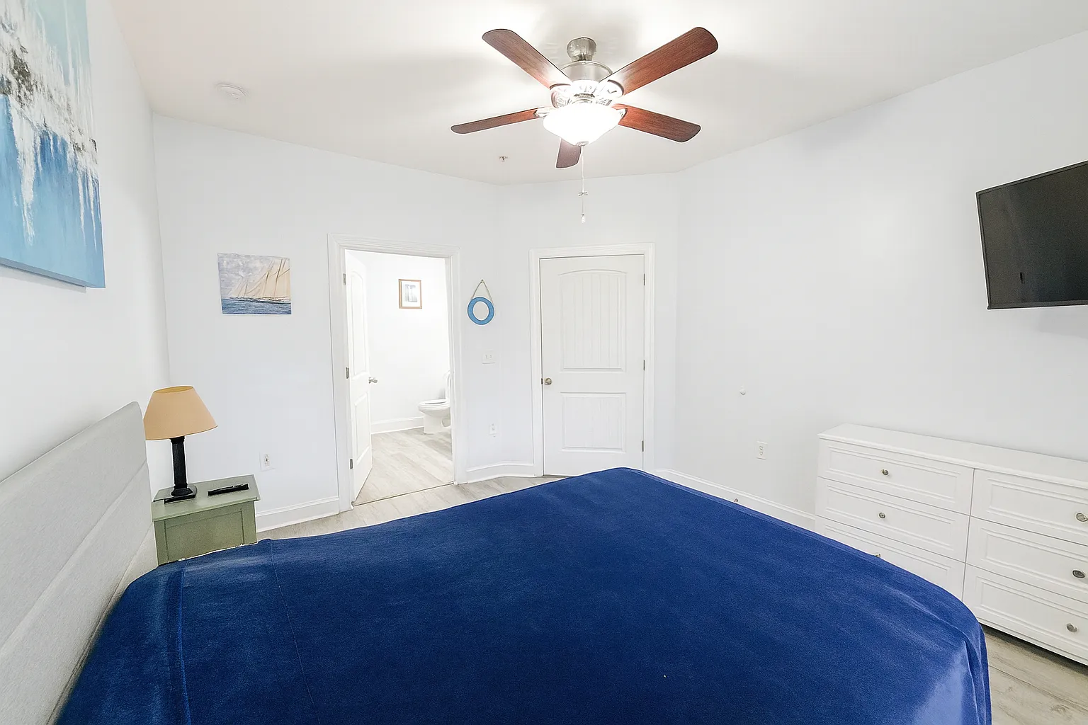 100 Gateway Dr — Photo 3
