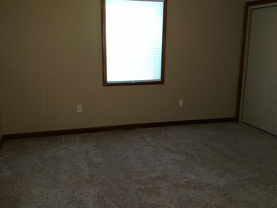 1st image of 3096 University Dr SE