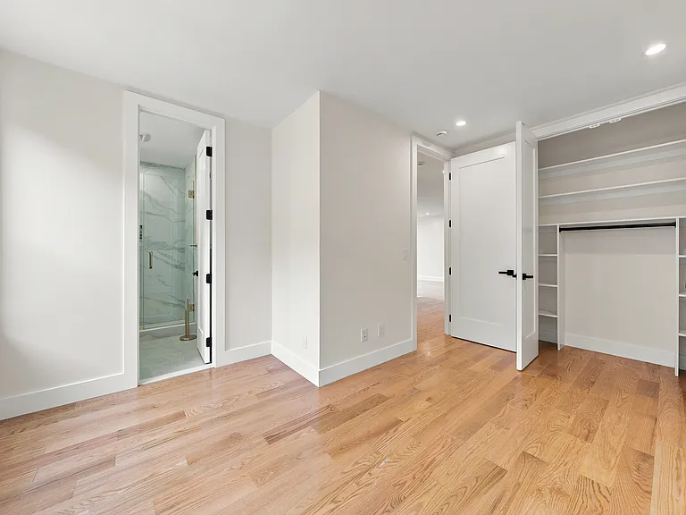 2600 Amsterdam Ave #5C — Photo 4