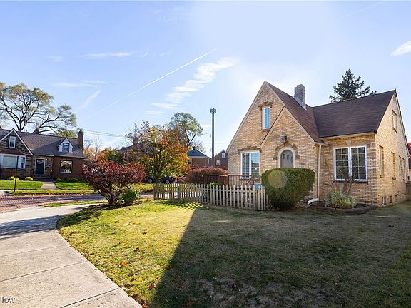 3rd image of 15003 Rosemary Ave