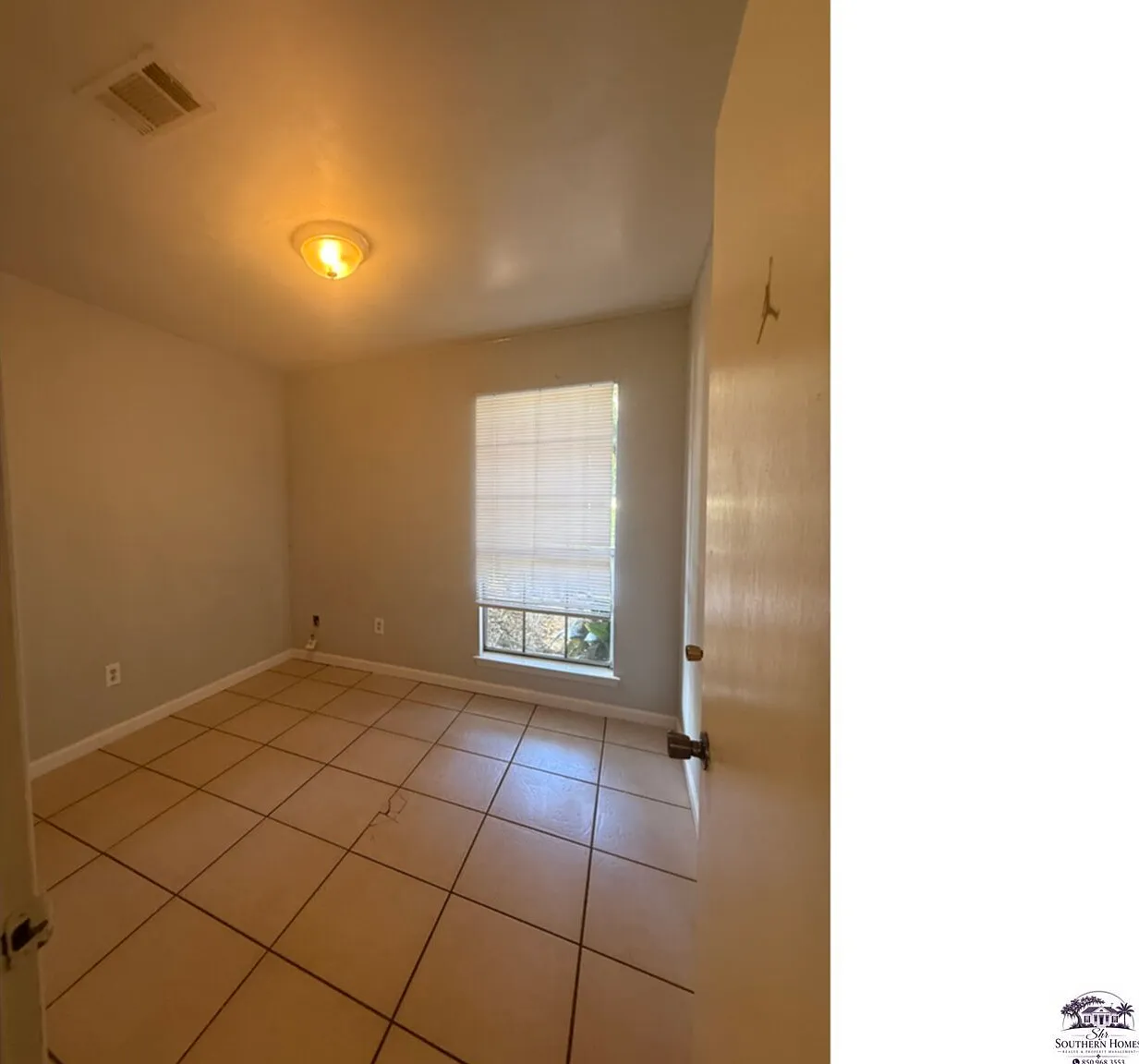 3 bed, 2.0 bath, 1200 sqft, $1,300 — Photo 1
