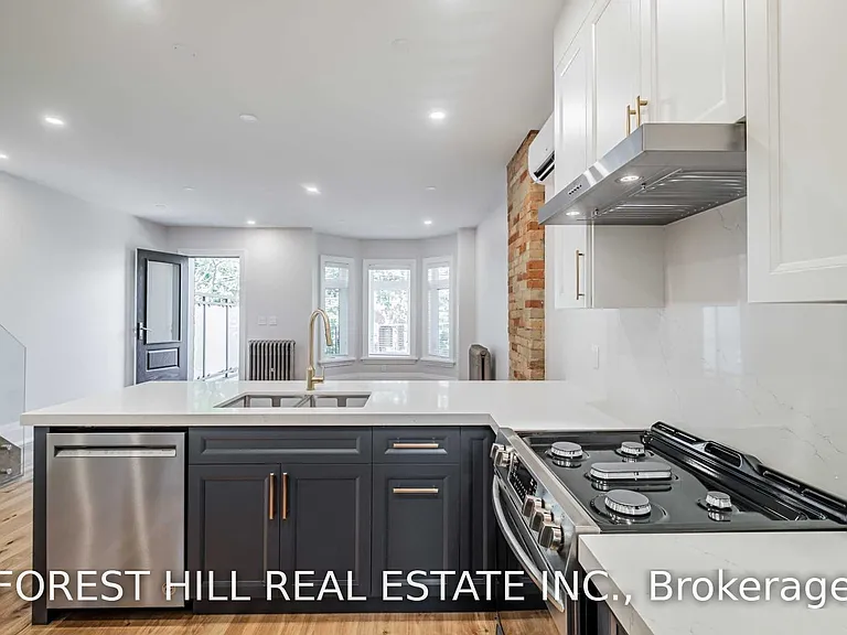 36 Howland Ave — Photo 8