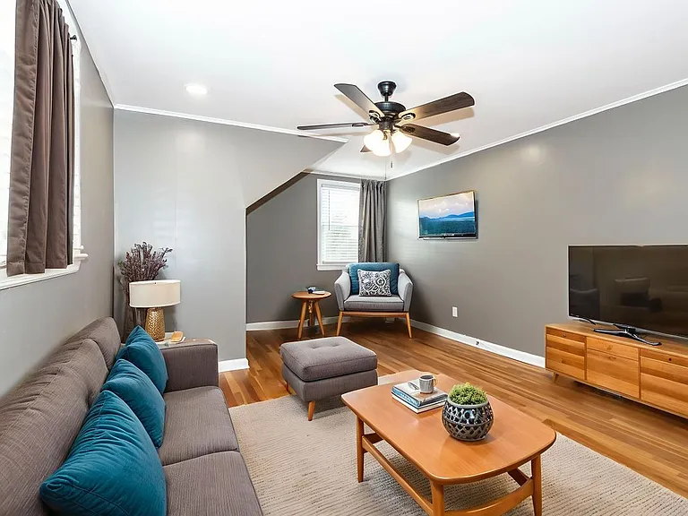 23 Gates Ave #2 — Photo 2
