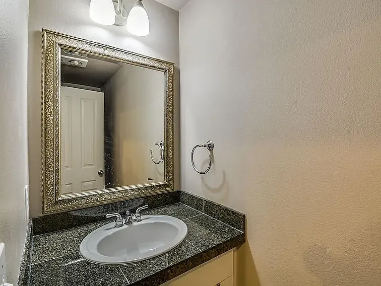 809 233rd Ave NE #809 — Photo 9