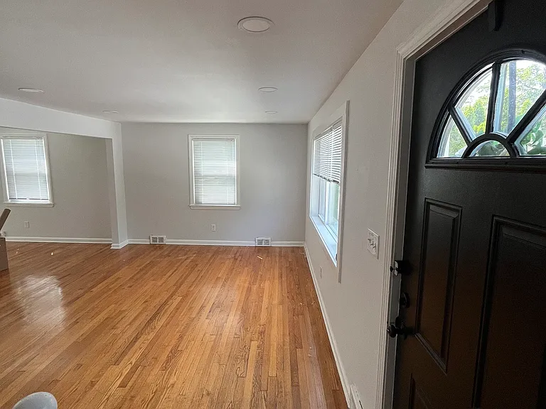 31 Ives St — Photo 3