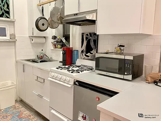 Rented by Batra Group Inc | media 14