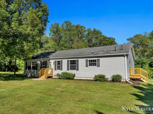 3249 Perch Point Dr, Delton, MI 49046