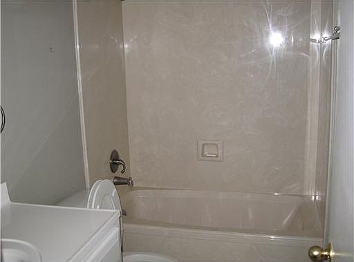 4th image of 3310 Washington Ave #1210
