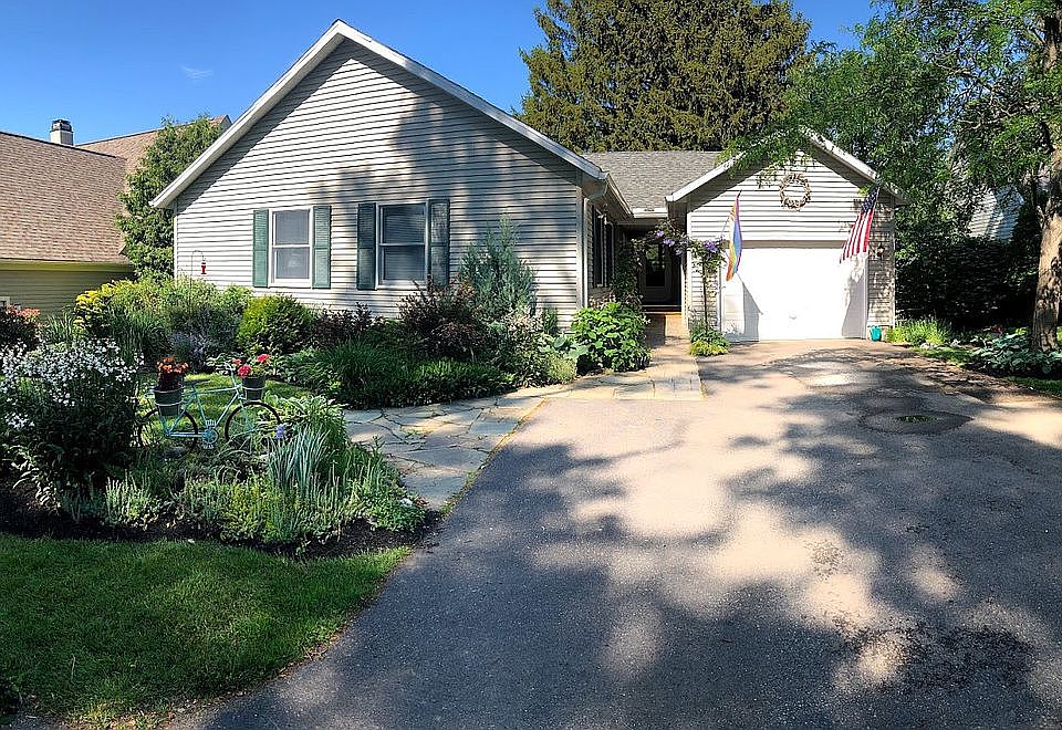 1st image of 90 Harper Ave
