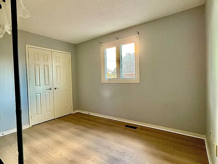 492 Palmtree Cres — Photo 14