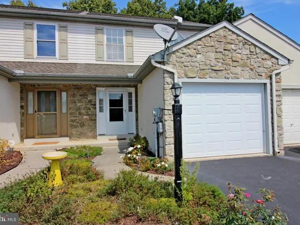 141 Moorland Ct, Lititz, PA 17543