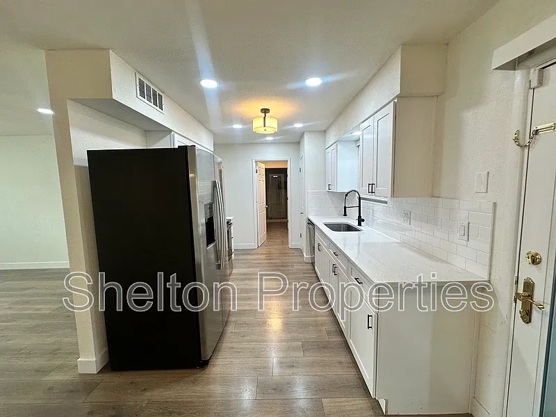 2 bed, 2.0 bath, 995 sqft, $1,750 — Photo 4