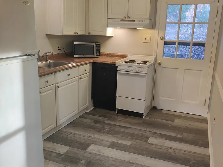 1625 Smith Level Rd — Photo 2