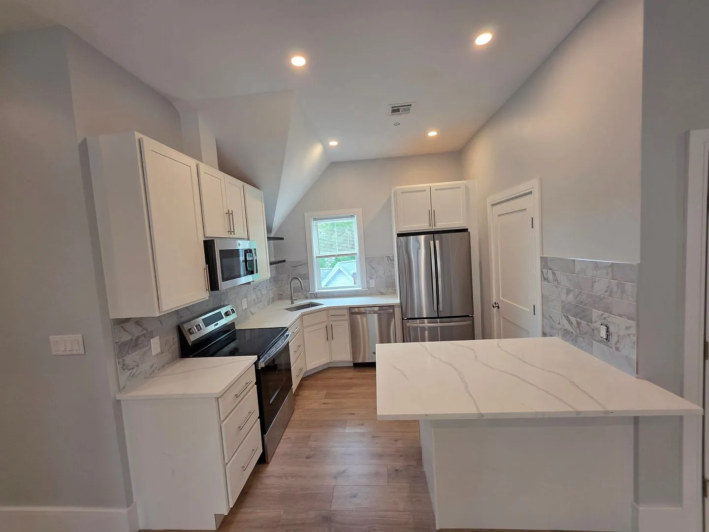 New Construction on Lower Allston Brokers Fee, No Security Deposit, In-Unit Washer and Dryer, Cen... — Photo 4