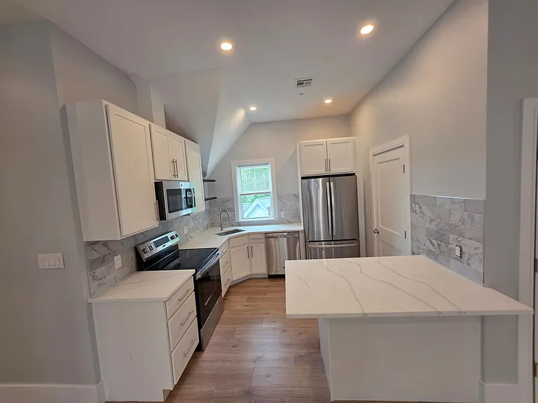 15 Holton St #1A — Photo 4