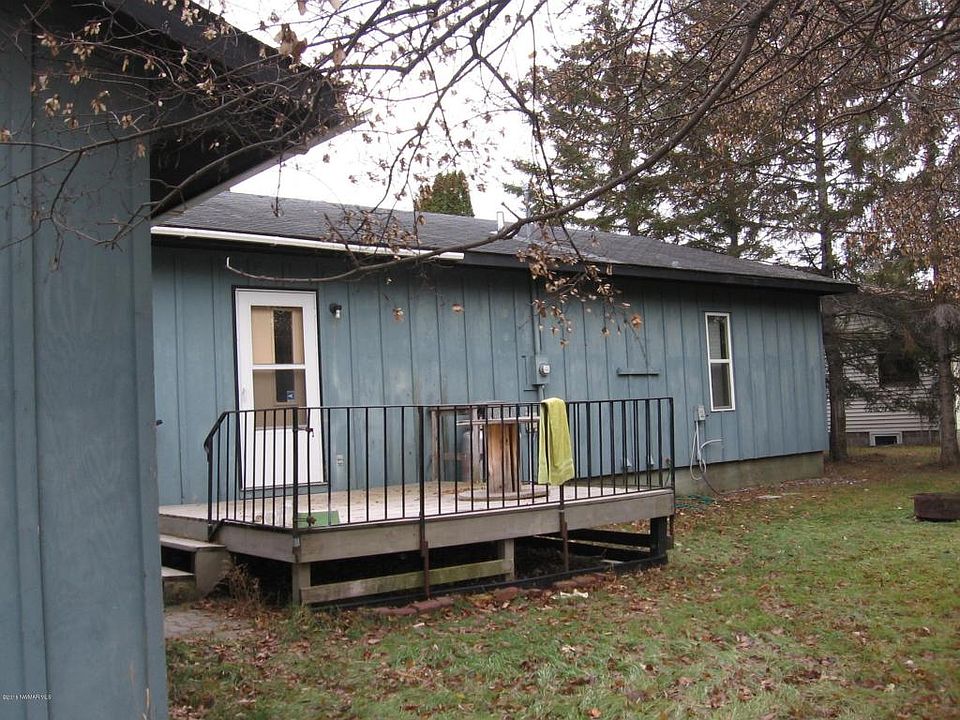 2nd image of 1011 5th St SE