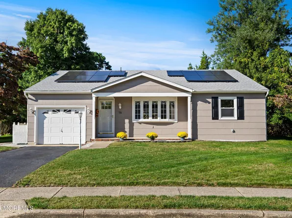 16 Brakenbury Court, Toms River, NJ 08757