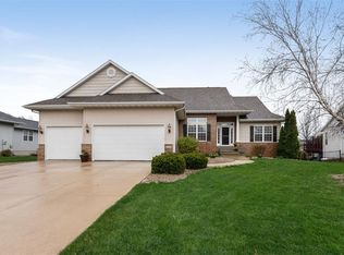 330 Landau St, Robins, IA 52328