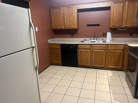5th image of 815 N Lola Ln