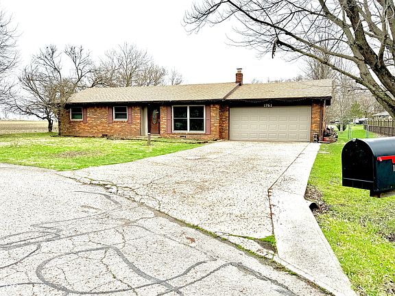 3rd image of 1761 Country Lane Dr