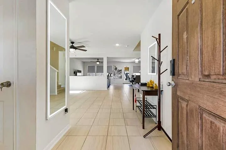 3 bed, 2.5 bath, 2560 sqft, $2,900 — Photo 3