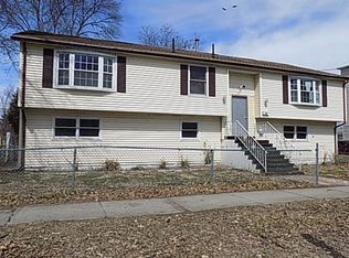 30 Sanderson St, Springfield, MA 01107