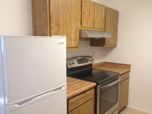 2nd image of 2915 Cedar Ave Unit 4B