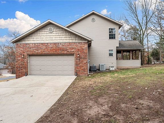 5th image of 8 Duxford Cir