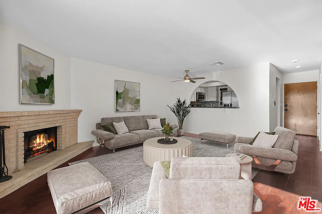 2 bed, 3.0 bath, 1261 sqft, $3,995 — Photo 3