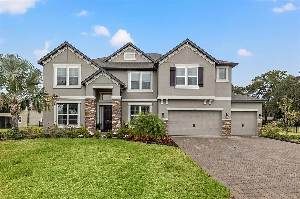 7 bed, 6.0 bath, 5506 sqft, $6,200 — Photo 1
