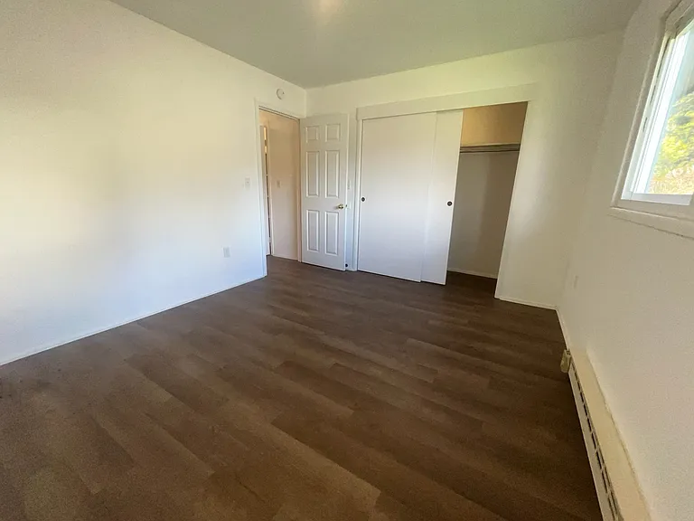 2nd bedroom, large closet