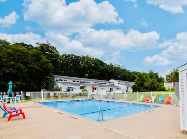 50 East Hill Road APT 5B, Canton, CT 06019