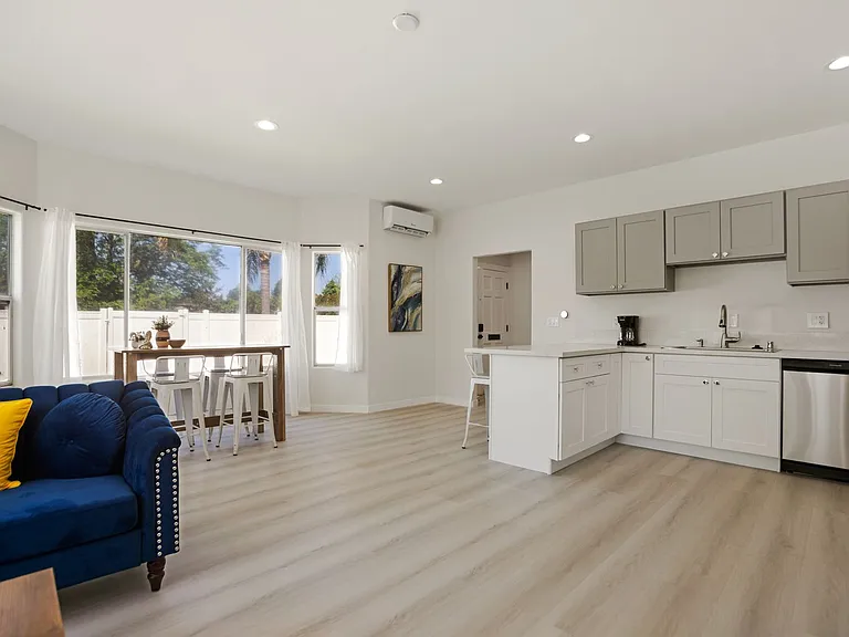 7904 Tampa Ave — Photo 13