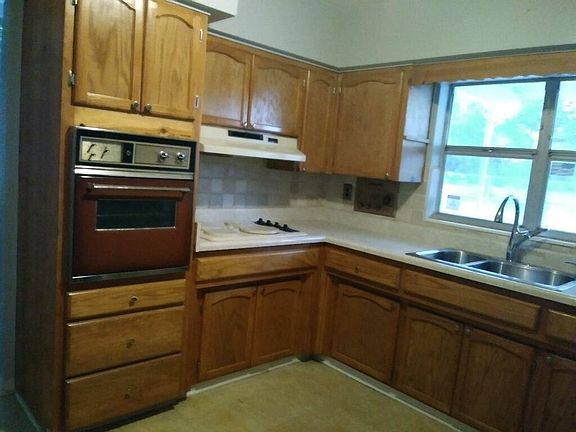 4th image of 6912 N 50th St
