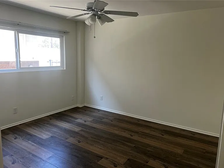 5753 Lexington Ave — Photo 11