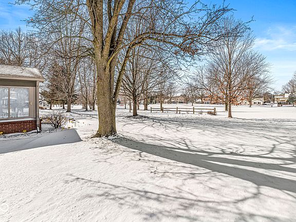 4th image of 411 Oxford Dr