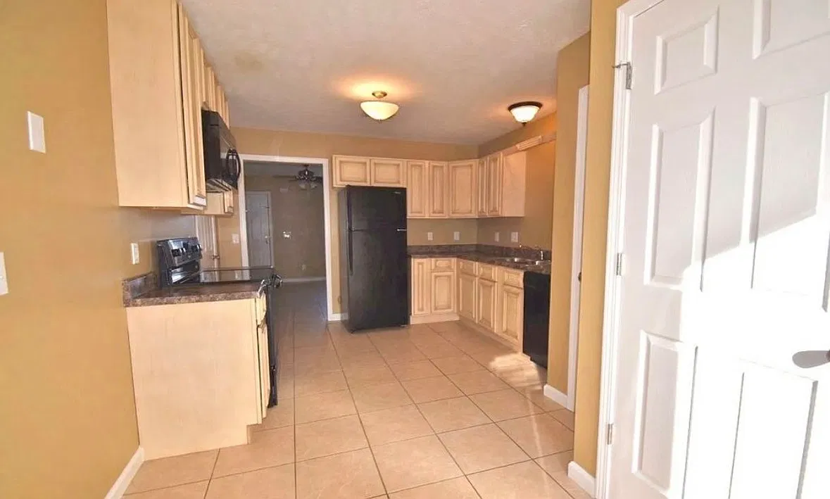 2 bed, 2.5 bath, 1250 sqft, $1,600 — Photo 2
