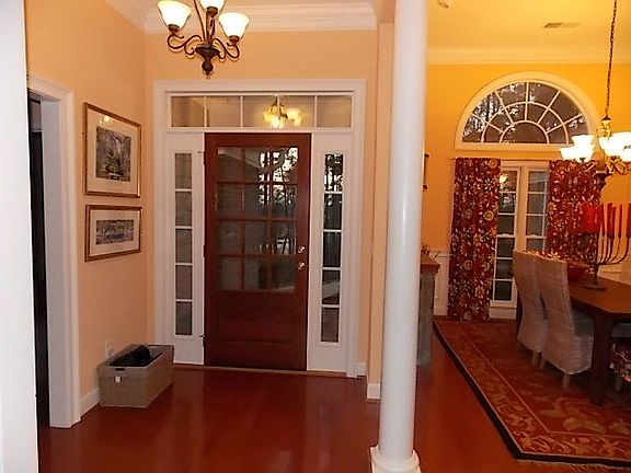 Foyer & dining