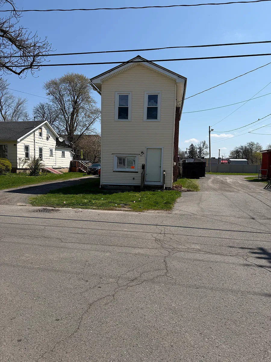 Building Photo - 141 S Clinton St